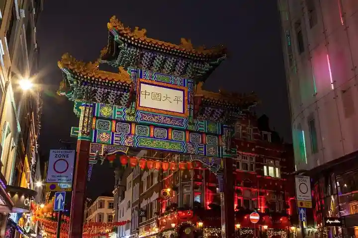 Private Chinatown to Soho Night Photography Tour